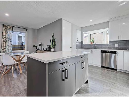 427 Cedarpark Drive Sw, Calgary, AB - Indoor Photo Showing Kitchen