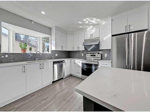 427 Cedarpark Drive Sw, Calgary, AB - Indoor Photo Showing Kitchen With Upgraded Kitchen