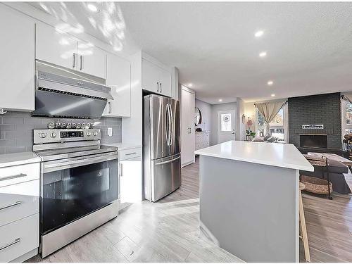 427 Cedarpark Drive Sw, Calgary, AB - Indoor Photo Showing Kitchen With Upgraded Kitchen