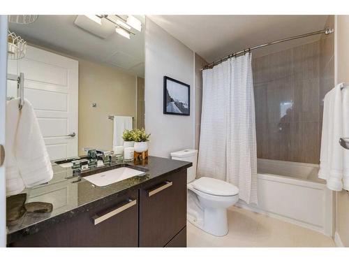 2203-225 11 Avenue Se, Calgary, AB - Indoor Photo Showing Bathroom