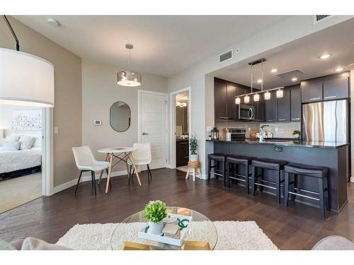 2203-225 11 Avenue Se, Calgary, AB - Indoor Photo Showing Living Room