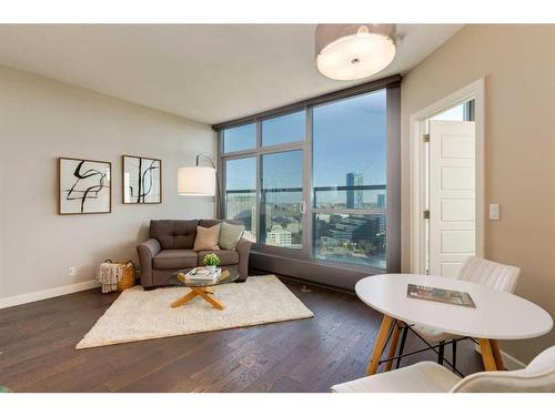 2203-225 11 Avenue Se, Calgary, AB - Indoor Photo Showing Living Room