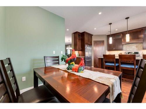 6616 Bowness Road Nw, Calgary, AB - Indoor Photo Showing Dining Room