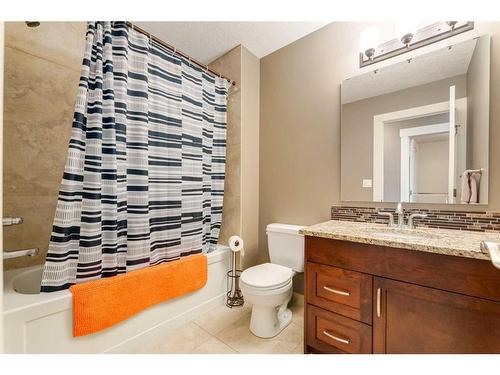 6616 Bowness Road Nw, Calgary, AB - Indoor Photo Showing Bathroom