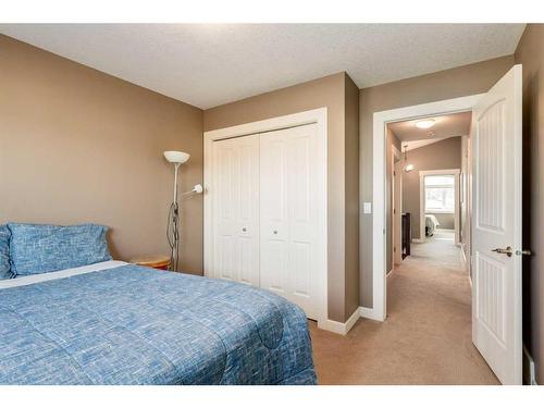 6616 Bowness Road Nw, Calgary, AB - Indoor Photo Showing Bedroom