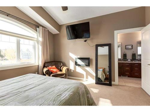 6616 Bowness Road Nw, Calgary, AB - Indoor Photo Showing Bedroom