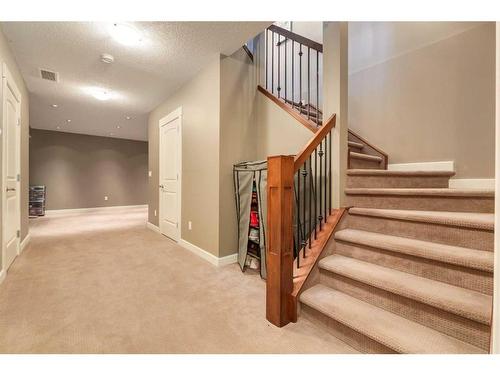 6616 Bowness Road Nw, Calgary, AB - Indoor Photo Showing Other Room