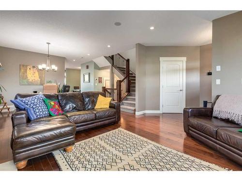 6616 Bowness Road Nw, Calgary, AB - Indoor Photo Showing Living Room