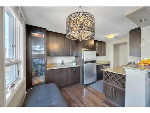 703-733 14Th Avenue Sw, Calgary, AB - Indoor Photo Showing Kitchen