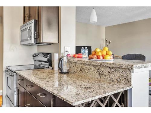 703-733 14Th Avenue Sw, Calgary, AB - Indoor Photo Showing Kitchen