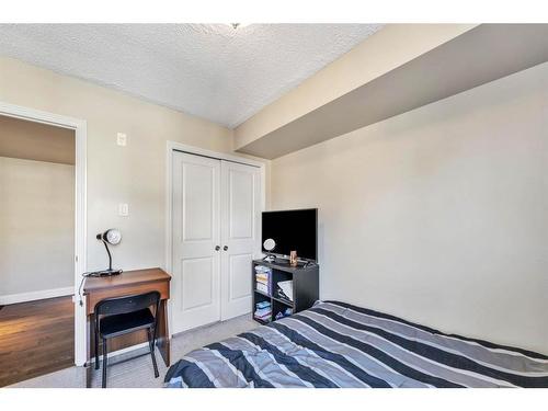 703-733 14Th Avenue Sw, Calgary, AB - Indoor Photo Showing Bedroom