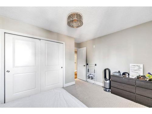 703-733 14Th Avenue Sw, Calgary, AB - Indoor Photo Showing Bedroom