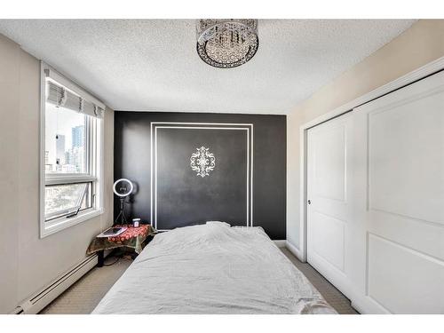 703-733 14Th Avenue Sw, Calgary, AB - Indoor Photo Showing Bedroom