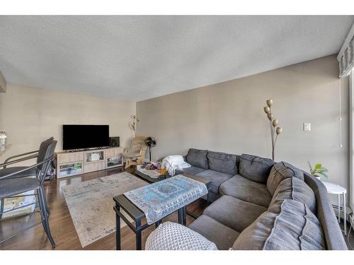 703-733 14Th Avenue Sw, Calgary, AB - Indoor Photo Showing Living Room