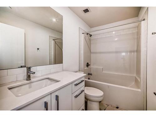 1304-60 Skyview Ranch Road Ne, Calgary, AB - Indoor Photo Showing Bathroom