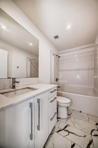 1304-60 Skyview Ranch Road Ne, Calgary, AB - Indoor Photo Showing Bathroom