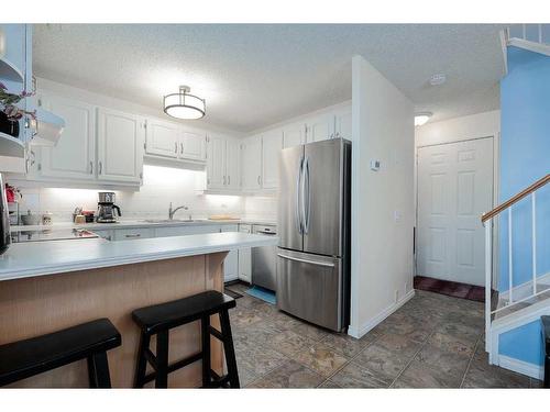 6-28 Berwick Crescent Nw, Calgary, AB - Indoor Photo Showing Kitchen With Stainless Steel Kitchen With Upgraded Kitchen