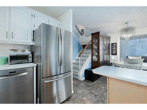 6-28 Berwick Crescent Nw, Calgary, AB - Indoor Photo Showing Kitchen