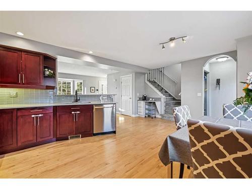 151 Somme Manor Sw, Calgary, AB - Indoor Photo Showing Kitchen