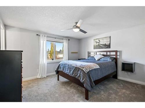 151 Somme Manor Sw, Calgary, AB - Indoor Photo Showing Bedroom