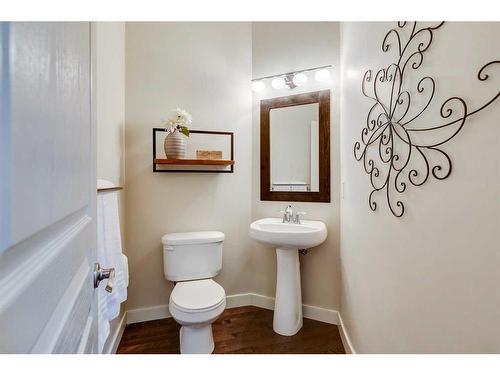 122 Cranridge Heights Se, Calgary, AB - Indoor Photo Showing Bathroom