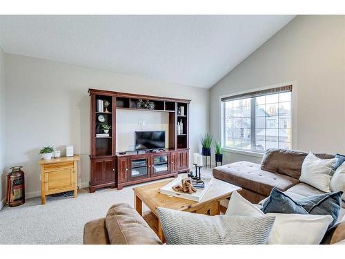 122 Cranridge Heights Se, Calgary, AB - Indoor Photo Showing Living Room