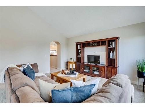 122 Cranridge Heights Se, Calgary, AB - Indoor Photo Showing Living Room