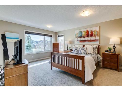 122 Cranridge Heights Se, Calgary, AB - Indoor Photo Showing Bedroom