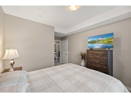 2219-604 East Lake Boulevard Ne, Airdrie, AB - Indoor Photo Showing Bedroom