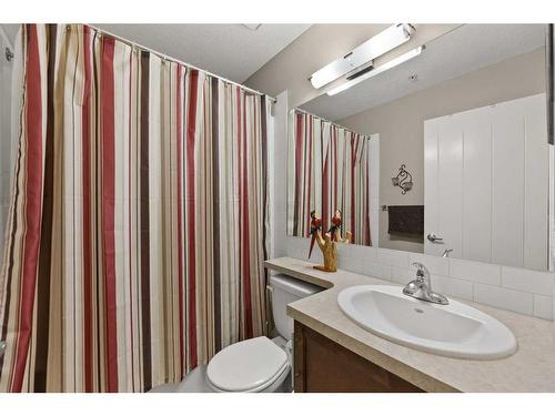 2219-604 East Lake Boulevard Ne, Airdrie, AB - Indoor Photo Showing Bathroom