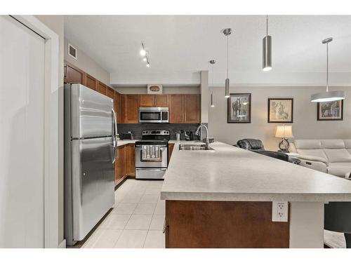 2219-604 East Lake Boulevard Ne, Airdrie, AB - Indoor Photo Showing Kitchen