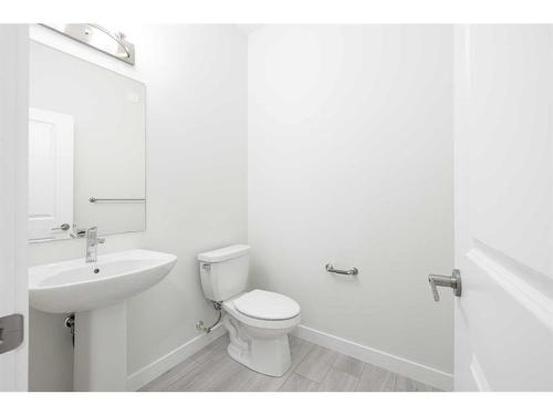 220 Sora Terrace Se, Calgary, AB - Indoor Photo Showing Bathroom