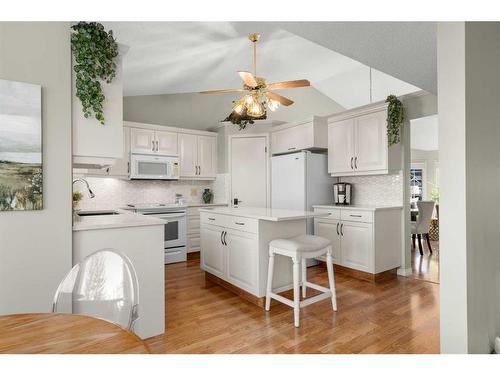 28 Macewan Park Close Nw, Calgary, AB - Indoor Photo Showing Kitchen