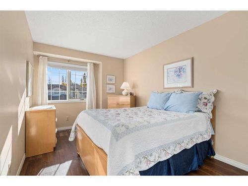 28 Macewan Park Close Nw, Calgary, AB - Indoor Photo Showing Bedroom