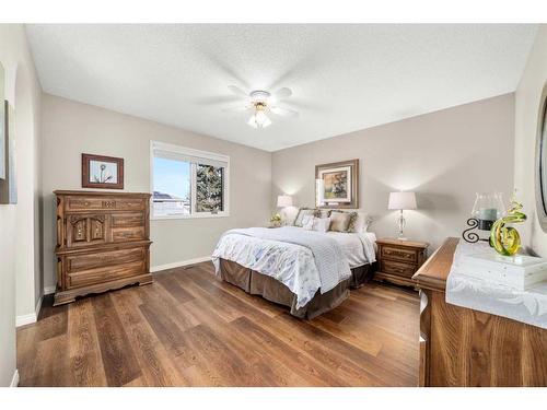 28 Macewan Park Close Nw, Calgary, AB - Indoor Photo Showing Bedroom