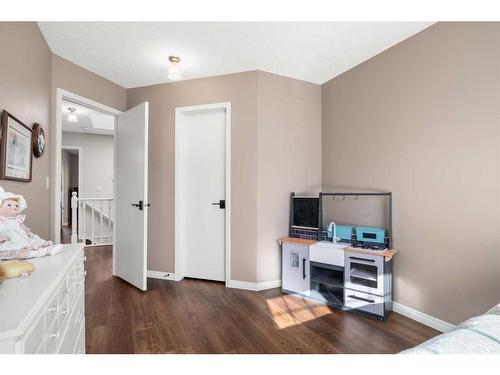 28 Macewan Park Close Nw, Calgary, AB - Indoor Photo Showing Bedroom