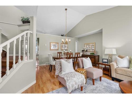 28 Macewan Park Close Nw, Calgary, AB - Indoor Photo Showing Living Room