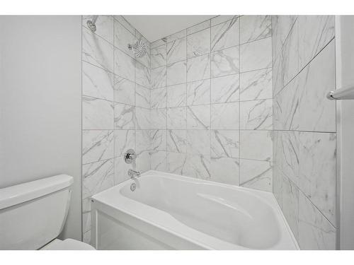 170 Dawson Harbour Rise, Chestermere, AB - Indoor Photo Showing Bathroom