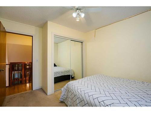 88 Macewan Glen Drive Nw, Calgary, AB - Indoor Photo Showing Bedroom