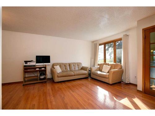 88 Macewan Glen Drive Nw, Calgary, AB - Indoor Photo Showing Living Room