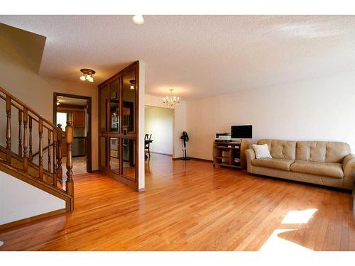 88 Macewan Glen Drive Nw, Calgary, AB - Indoor Photo Showing Living Room