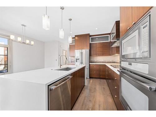 1503 37 Avenue Sw, Calgary, AB - Indoor Photo Showing Kitchen With Stainless Steel Kitchen With Upgraded Kitchen