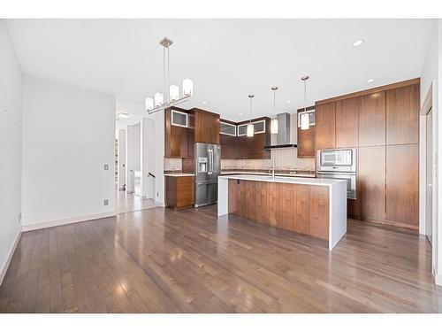 1503 37 Avenue Sw, Calgary, AB - Indoor Photo Showing Kitchen