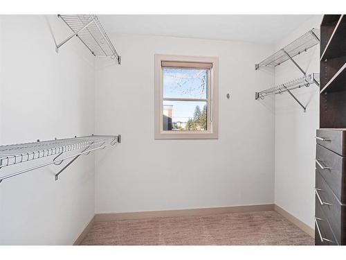 1503 37 Avenue Sw, Calgary, AB - Indoor With Storage