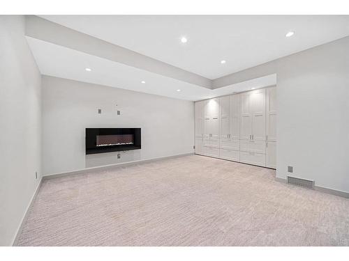 1503 37 Avenue Sw, Calgary, AB - Indoor With Fireplace