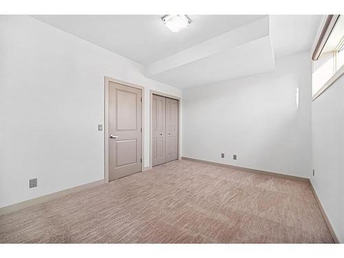 1503 37 Avenue Sw, Calgary, AB - Indoor Photo Showing Other Room