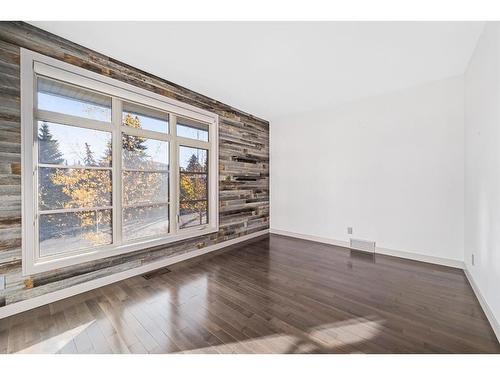 1503 37 Avenue Sw, Calgary, AB - Indoor Photo Showing Other Room