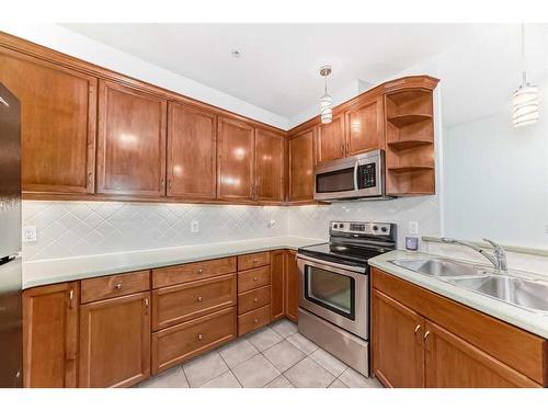 4205-24 Hemlock Crescent Sw, Calgary, AB - Indoor Photo Showing Kitchen With Double Sink