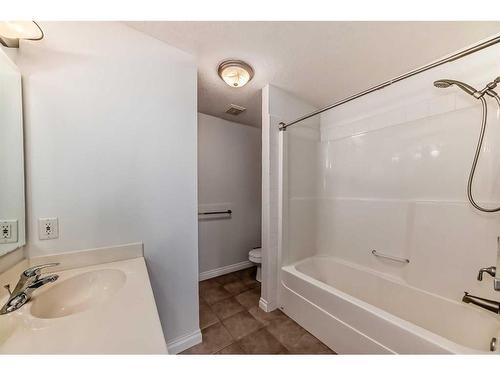 4205-24 Hemlock Crescent Sw, Calgary, AB - Indoor Photo Showing Bathroom