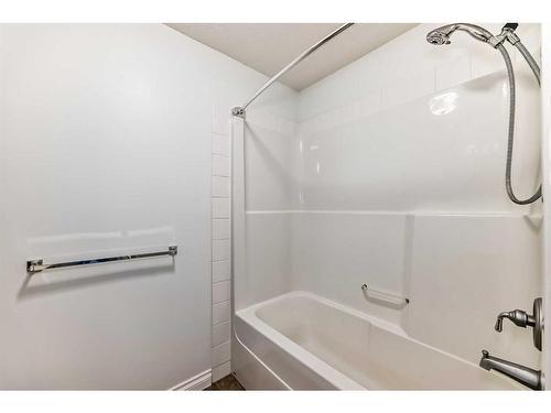 4205-24 Hemlock Crescent Sw, Calgary, AB - Indoor Photo Showing Bathroom